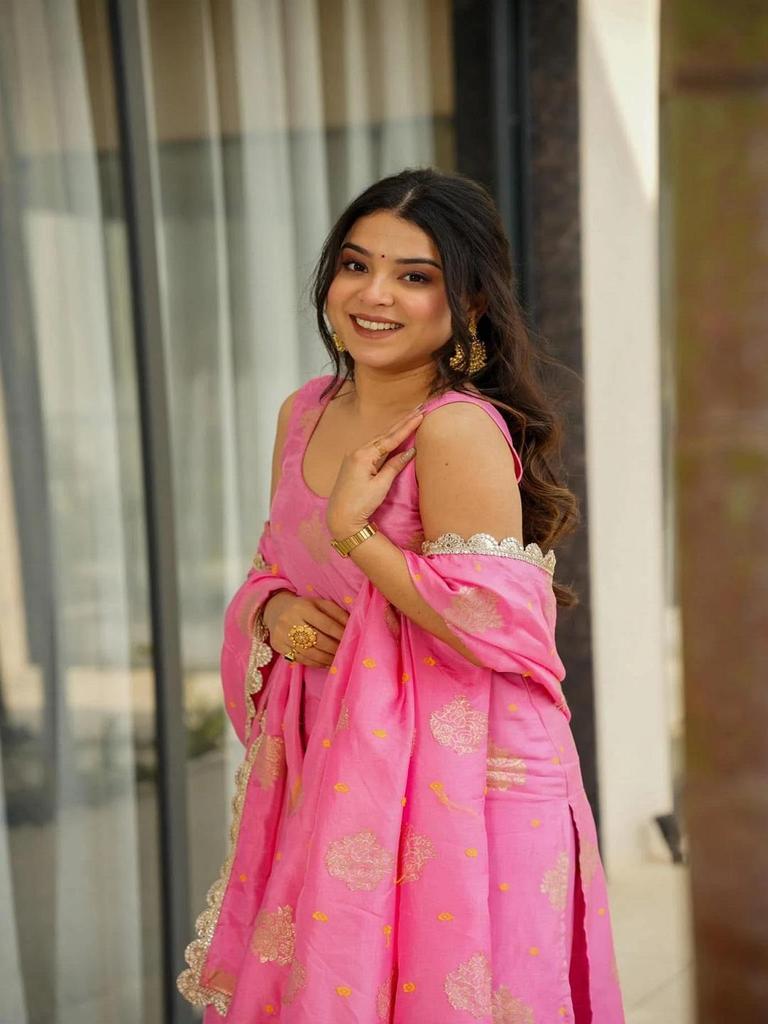 Women Pink Kurta Set with Dupatta – Zari Woven Ethnic Festive & Party Wear
