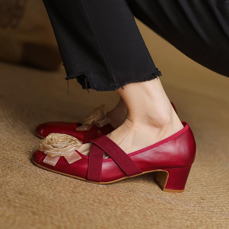 Four seasons wear square heel single shoes new fashion single shoes women's solid color casual leather large size shoes light mouth low top beef