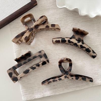 Hochwertige Haaraccessoires mit Leopardenmuster: Vielseitige Haarklammer für Damen.