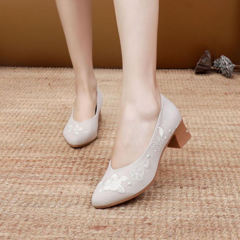 Lvtixin Women's Retro Embroidered Chunky Heel Shoes for Hanfu