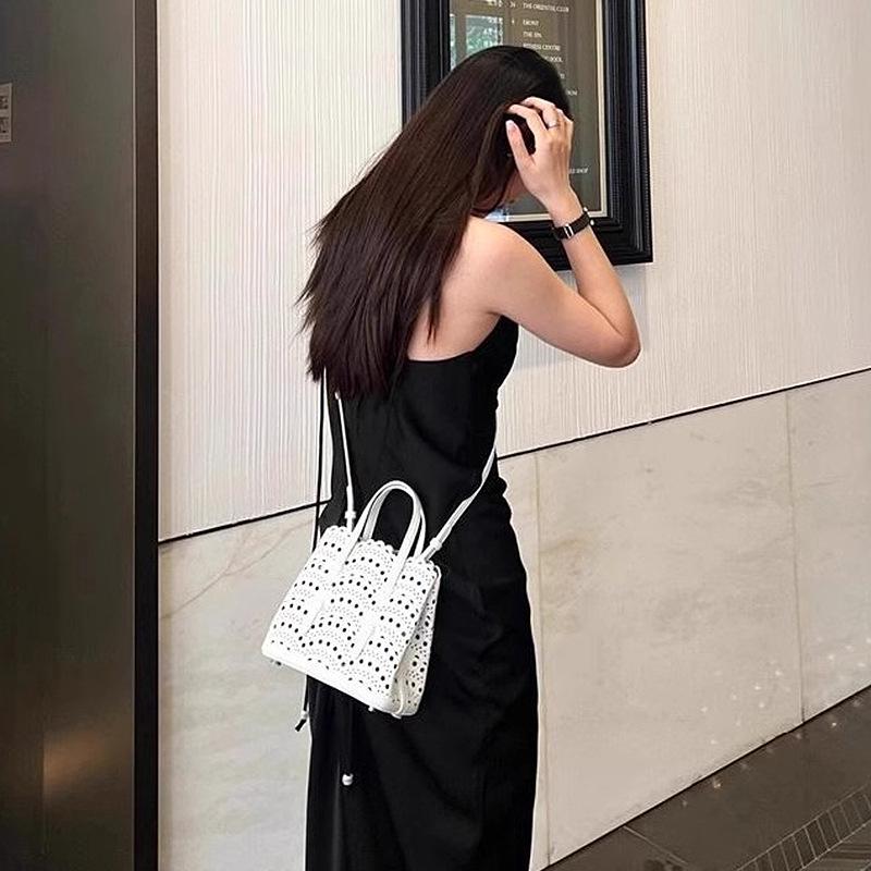 Dámská crossbody kabelka z ručně broušené hovězí kůže, laserově řezaná, z pravé kůže