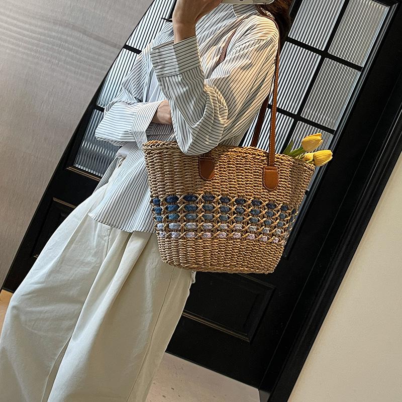 

Women Woven Straw Shoulder Bag Trendy Large Tote Bag Zipper Closure Underarm Bag Handbag for Beach Travel