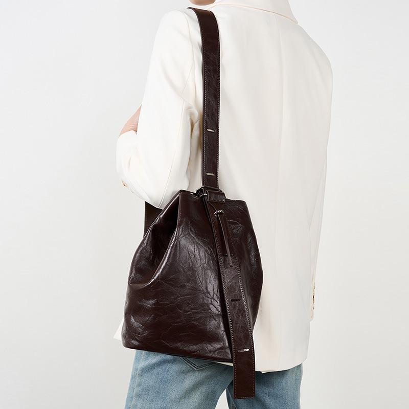 New Lazy and Comfortable Pleated First-layer Cowhide Bucket Bag Women's Spring and Summer New High-end Tote Bag Leather