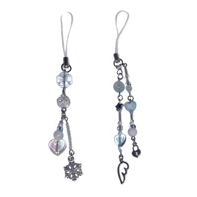 Porte-clés unique et élégant avec pendentif en perles fait à la main et accessoire en forme d'aile de flocon de neige pour femmes et adultes