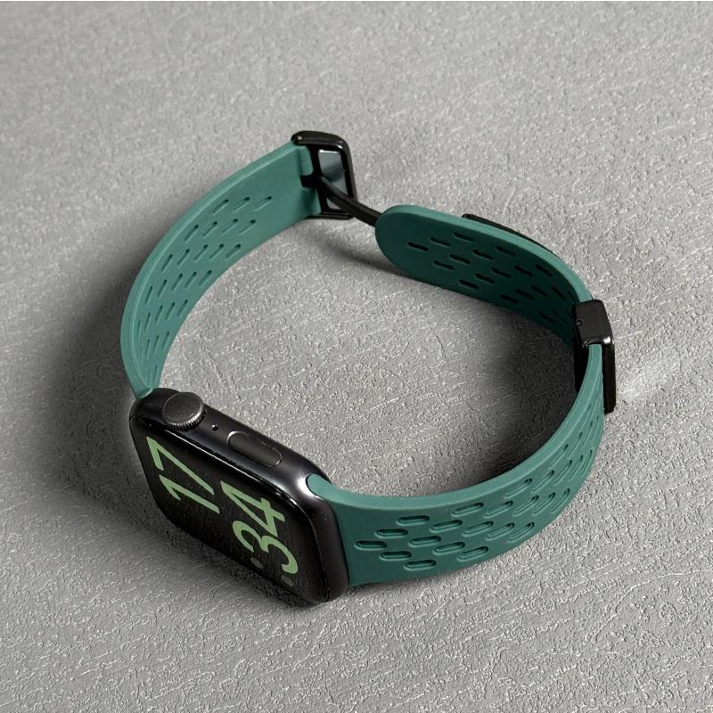 Silicone Strap for Apple Watch Band 49mm 46mm 45mm 44mm 42mm 40/41mm Magnetic Bracelet Correa iWatch Series 10 9 8 7 6 5 4 Ultra