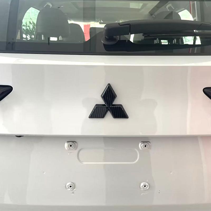 סט לוגו לפנסי ערפל ומראות עבור מיצובישי אאוטלנדר 2023
