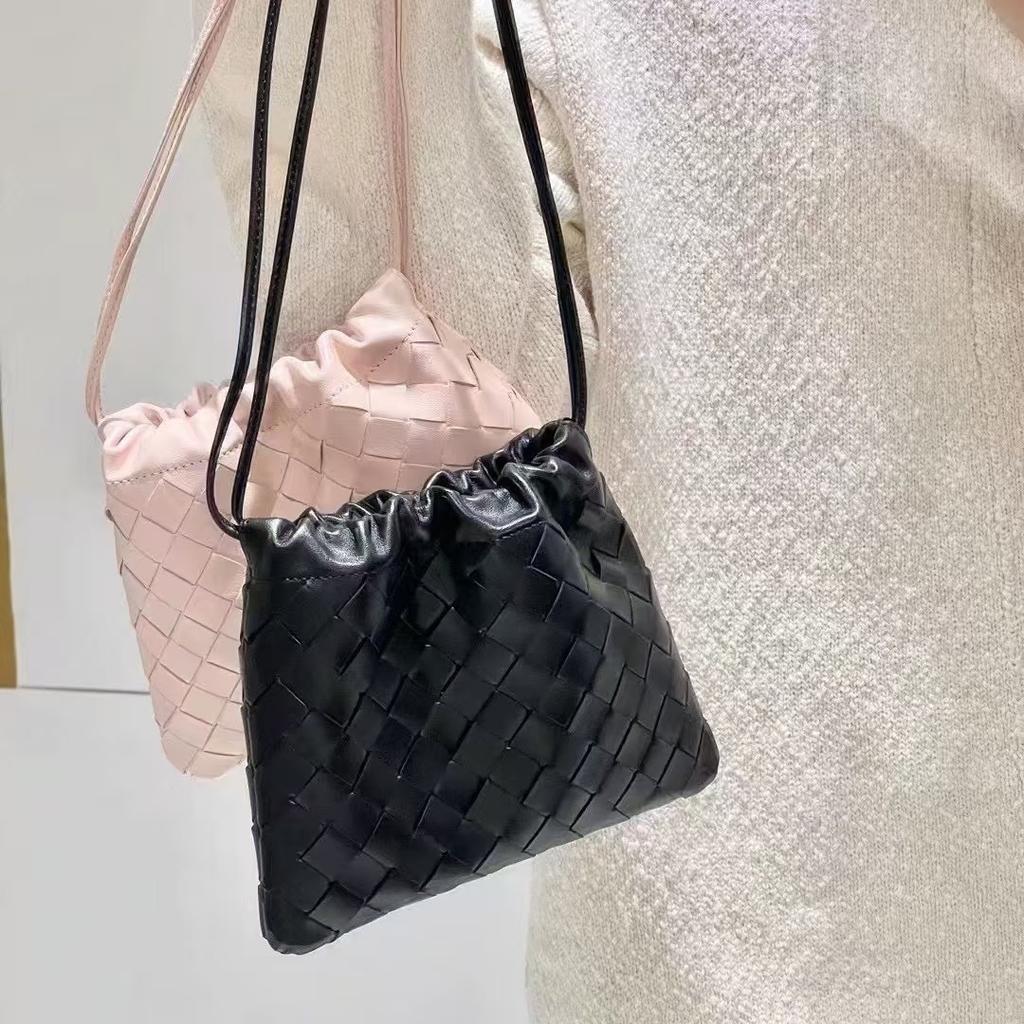 Summer new leather hand-woven cloud bag women's versatile lucky bag women's shoulder messenger bag women's