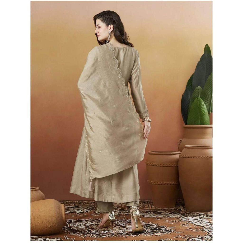 Presenting New Beautiful Suit Set and Duppta