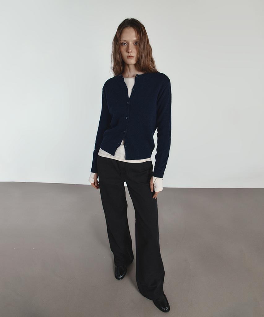 Isibchilwai Wool Round Neck Knit Cardigan (Navy)
