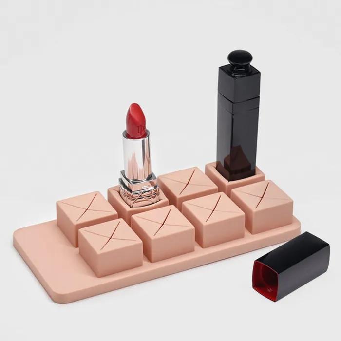 

[Одна простая концепция] Силиконовый держатель для помады Deep Red