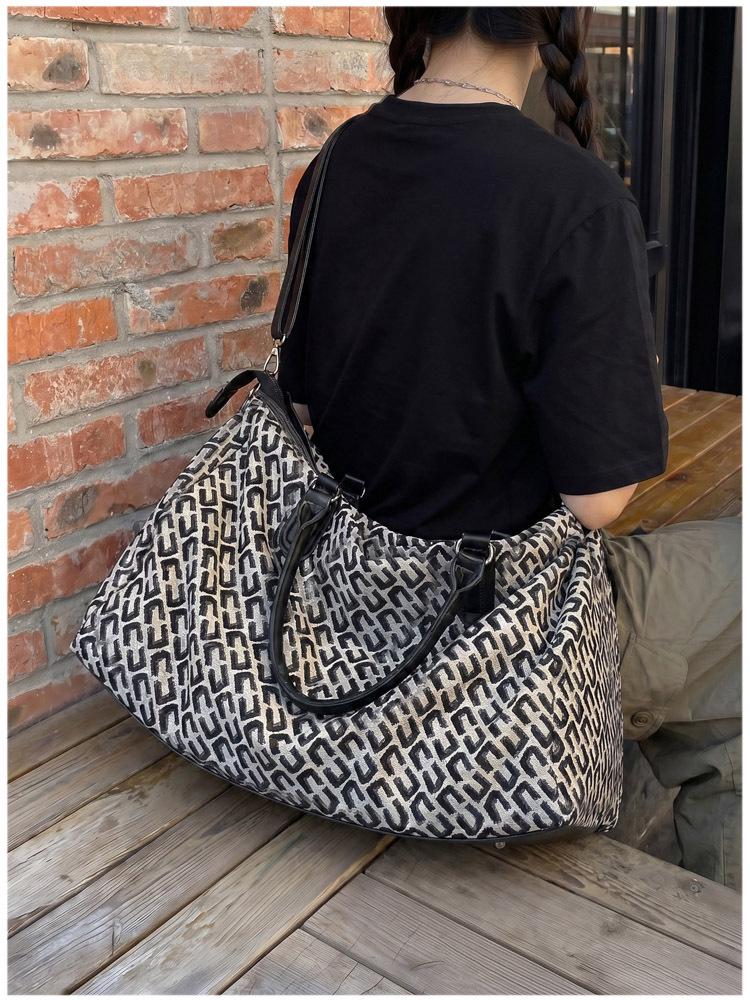 Women's Trendy Large Capacity Business Travel Bag - Fashionable Crossbody & Handheld Luggage Bag