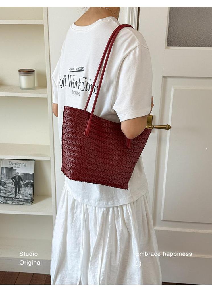 Trendy Woven Handbag: Large Capacity Textured Tote