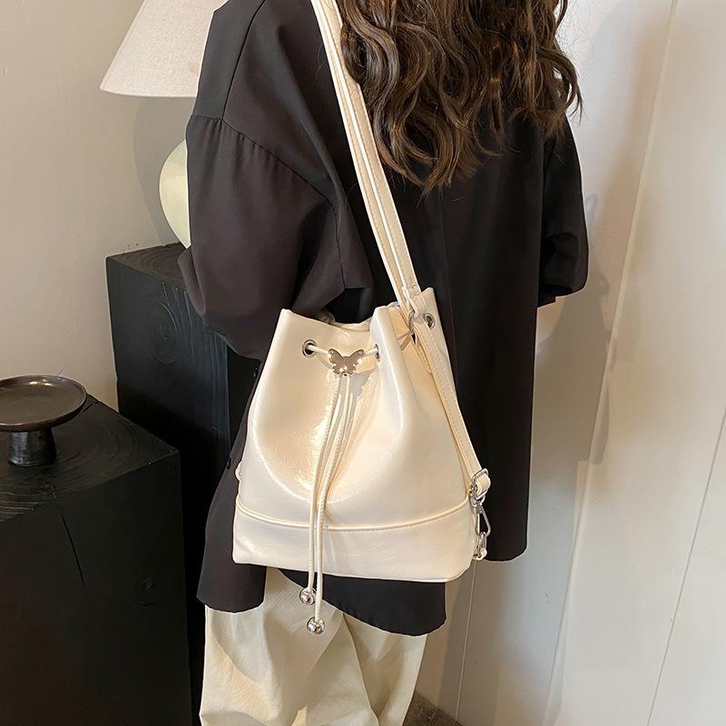 

Популярная женская сумка-ведро большой вместимости, повседневный рюкзак 2024 года, новый модный рюкзак на одно плечо через плечо белый