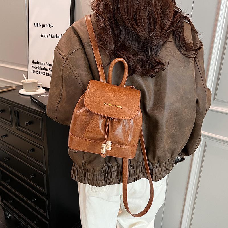 Plecak damski 2025 nowy jesienno-zimowy retro niszowy design popularny wszechstronny mały plecaczek modny podróżny mały tornister