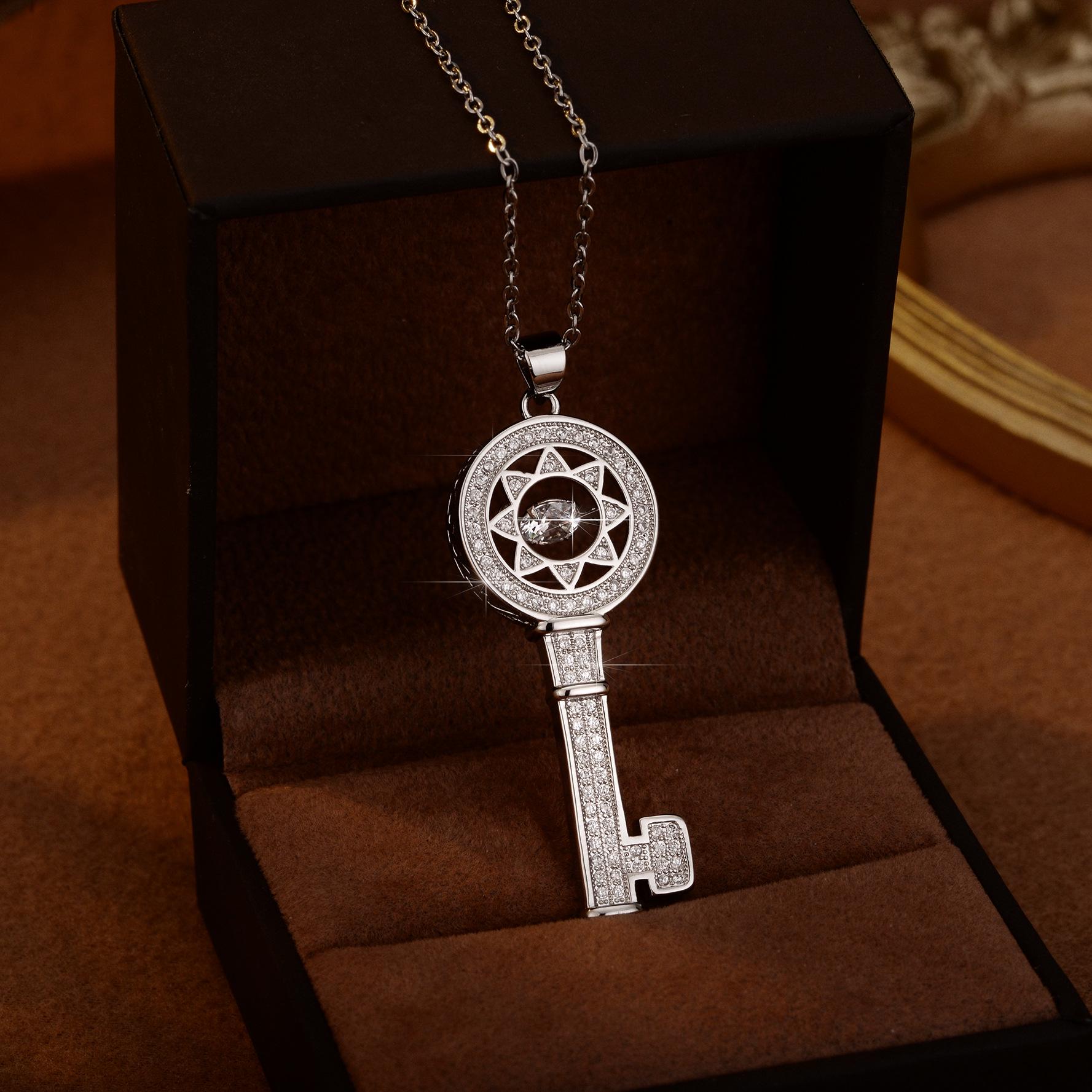 Retro Key Pendant Necklace: Fashionable Luxury Diamond Clavicle Chain for Women