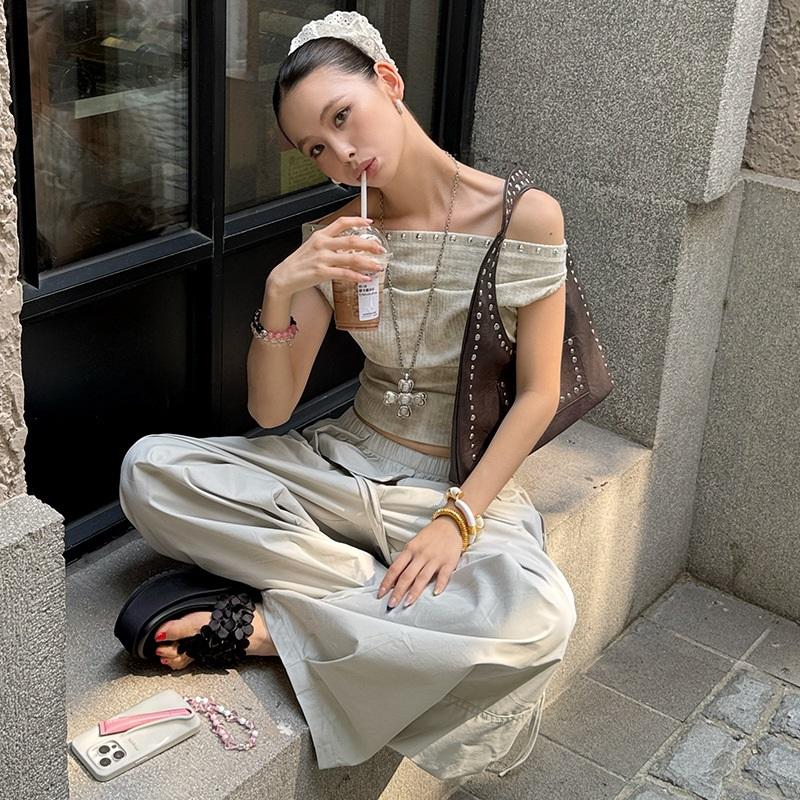 

Fashionable Street Casual Studded Off-Shoulder Top Vintage Washed Short Sleeve T-Shirt One Size абрикосовый