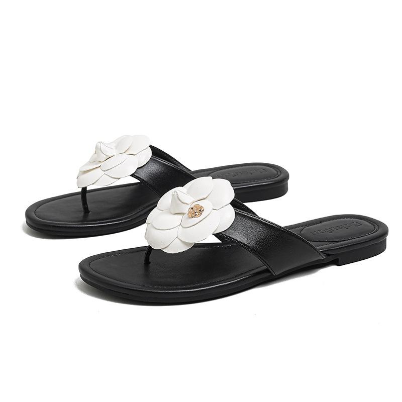 Fashion Brand Camellia Flower Slippers Women White Leather Flip Flops Metal Camellia Floral Flat Sandalias Mujer Ladies Outdoor Slides
