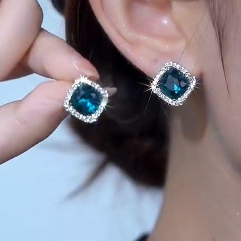 

Доступная роскошь Нежный дизайн для особых интересов Циркон Фиолетовый кристалл Gold blue crystal stud earrings