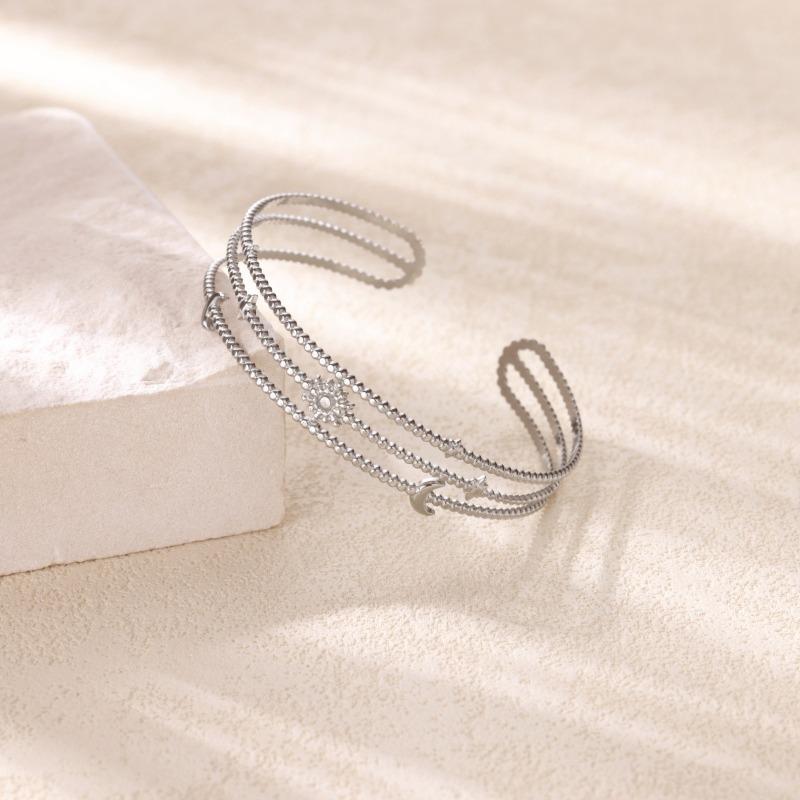 Fashion retro stainless steel flower bracelet female hollow opening bracelet oil pressure vacuum gold plated jewelry supply