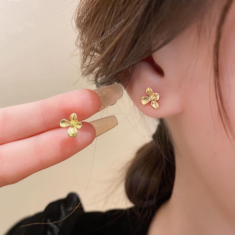 Silver Needle Vintage Geometric Court Style Light Luxury Retro Stud Earrings for Women