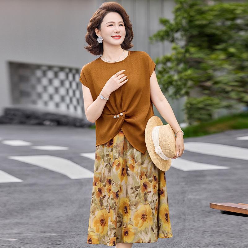 

Stylish Summer Two-Piece Set: Loose-Fit Short-Sleeved Top for Middle-Aged & Elderly Women 2XL коричневый