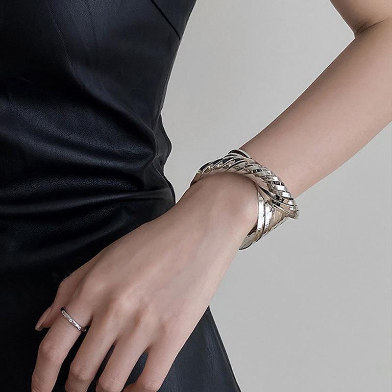 

Винтажный европейский и американский стиль, регулируемый браслет-манжета с перекрестным обхватом: Витой браслет для женской моды.