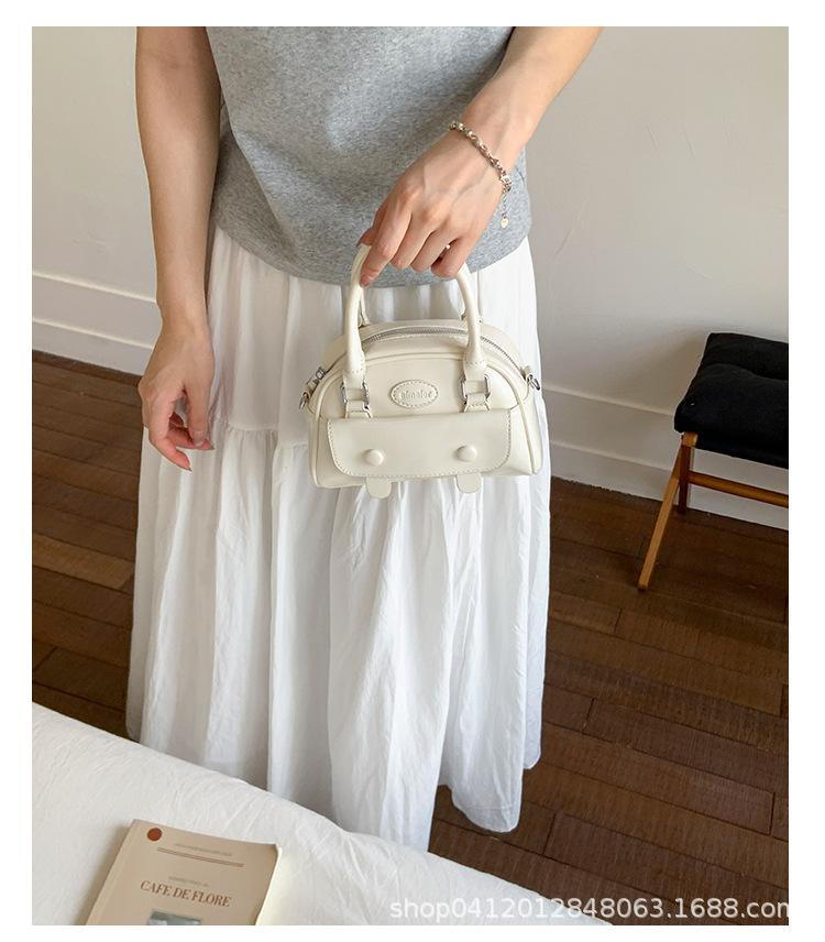 

2025 новая универсальная сумка через плечо нишевая простая сумочка трендовая высококлассная сумка-мессенджер женская сумка-боулинг белый