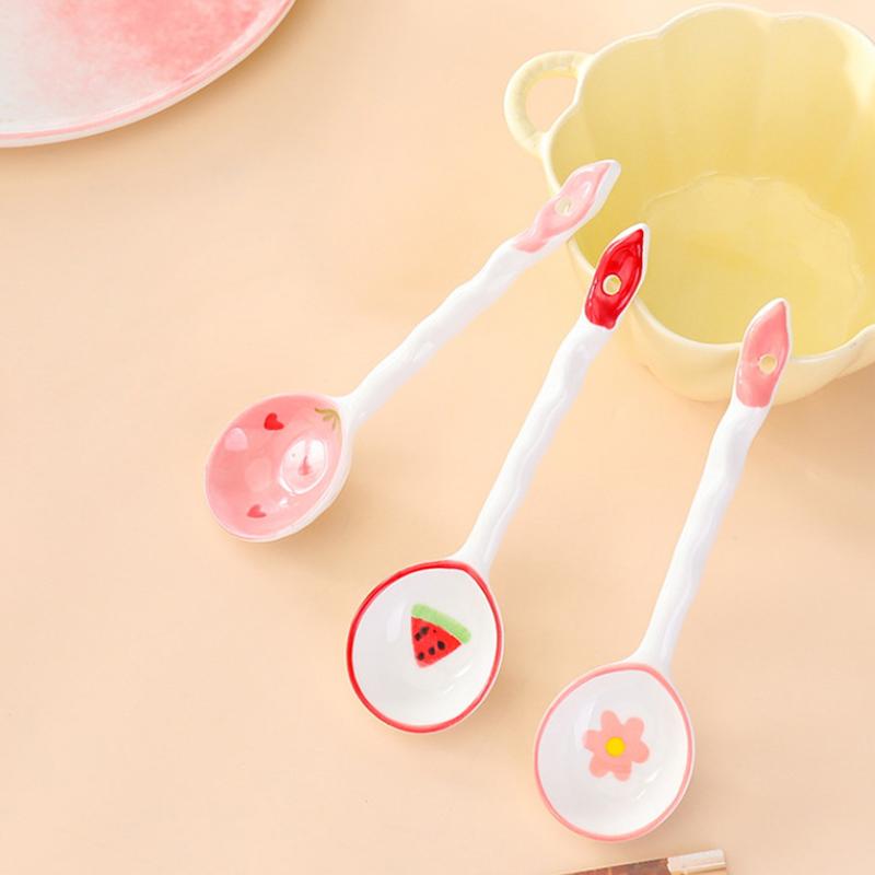 Kawaii Ovoce Jahoda Keramická Polévková Lžíce Roztomilá Zmrzlina Ručně Malovaná Kávová Dezertní Lžíce s Dlouhou Rukojetí Kuchyňské Doplňky