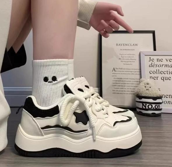 

Модные женские кроссовки на шнуровке на толстой подошве, плоские кеды, удобные кроссовки для бега, теннисные кроссовки для бега трусцой, дизайн со звездами 40