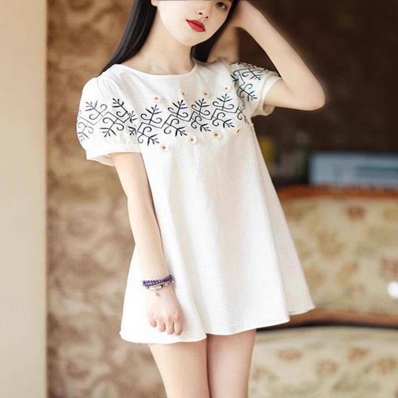 

Летнее корейское платье с вышивкой, приталенного кроя, с коротким рукавом Extra Large белый