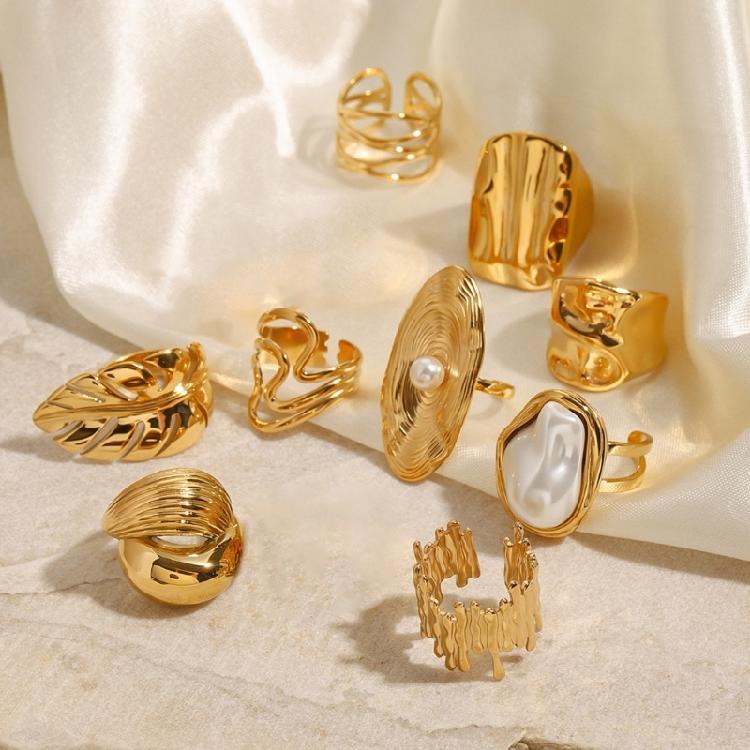 Elegant Oversized Rings Craft of Sturdy Stainless Steel and Crystals Suitable for Any Occasion Stylish Outfits