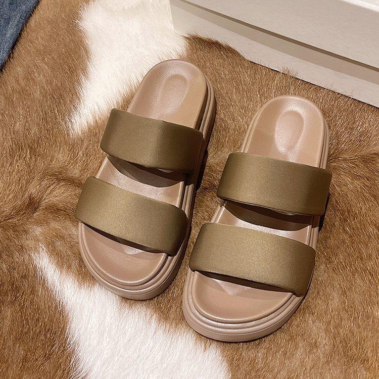 Thick bottom one-word drag women's outer wear 2024 spring and summer new casual fashion beach non-slip breathable cool slippers tide