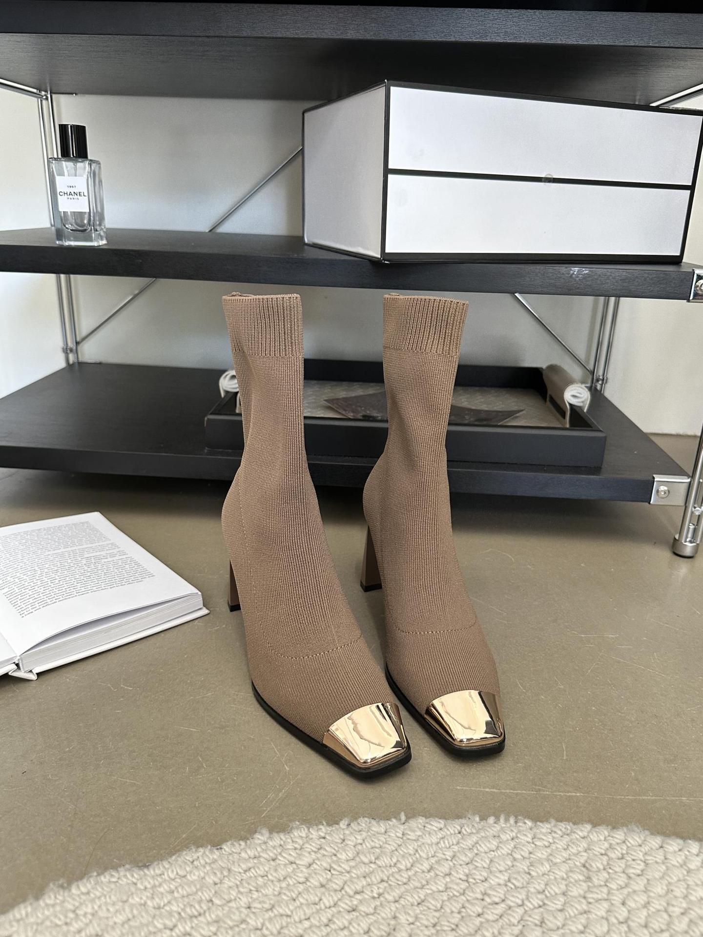 

French temperament elastic socks boots women s 2025 autumn and winter new high-heeled square head thick heel versatile single boots thin short boots 39