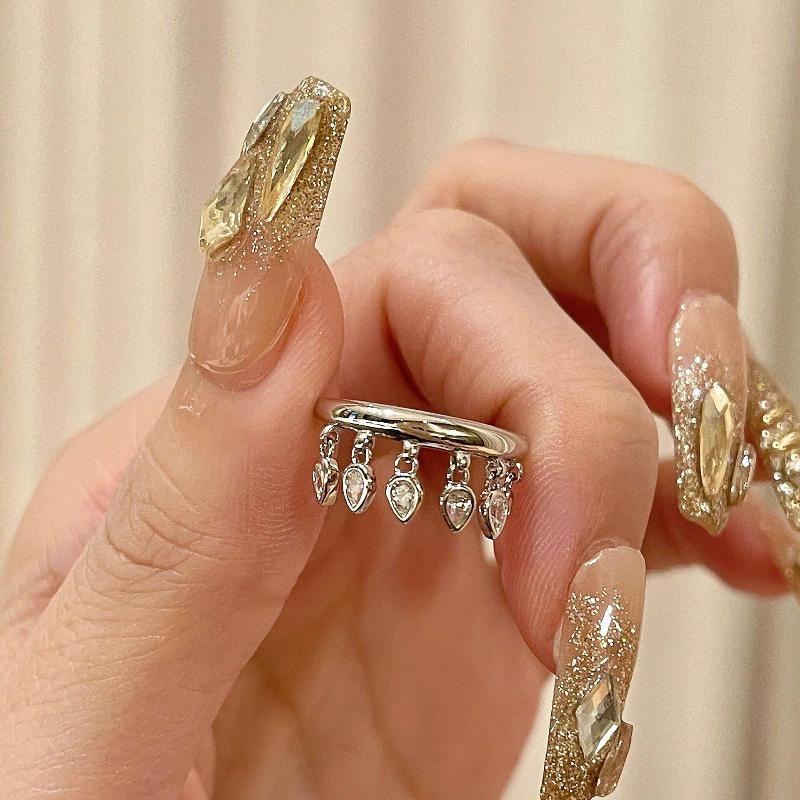Fashion Chic   High Quality Water Droplet Tassels Rings For Women Light Luxury Ring Suitable For Daily Jewelry Wear