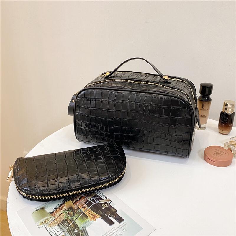 

OEING Portable Large Capacity Cosmetic Bag