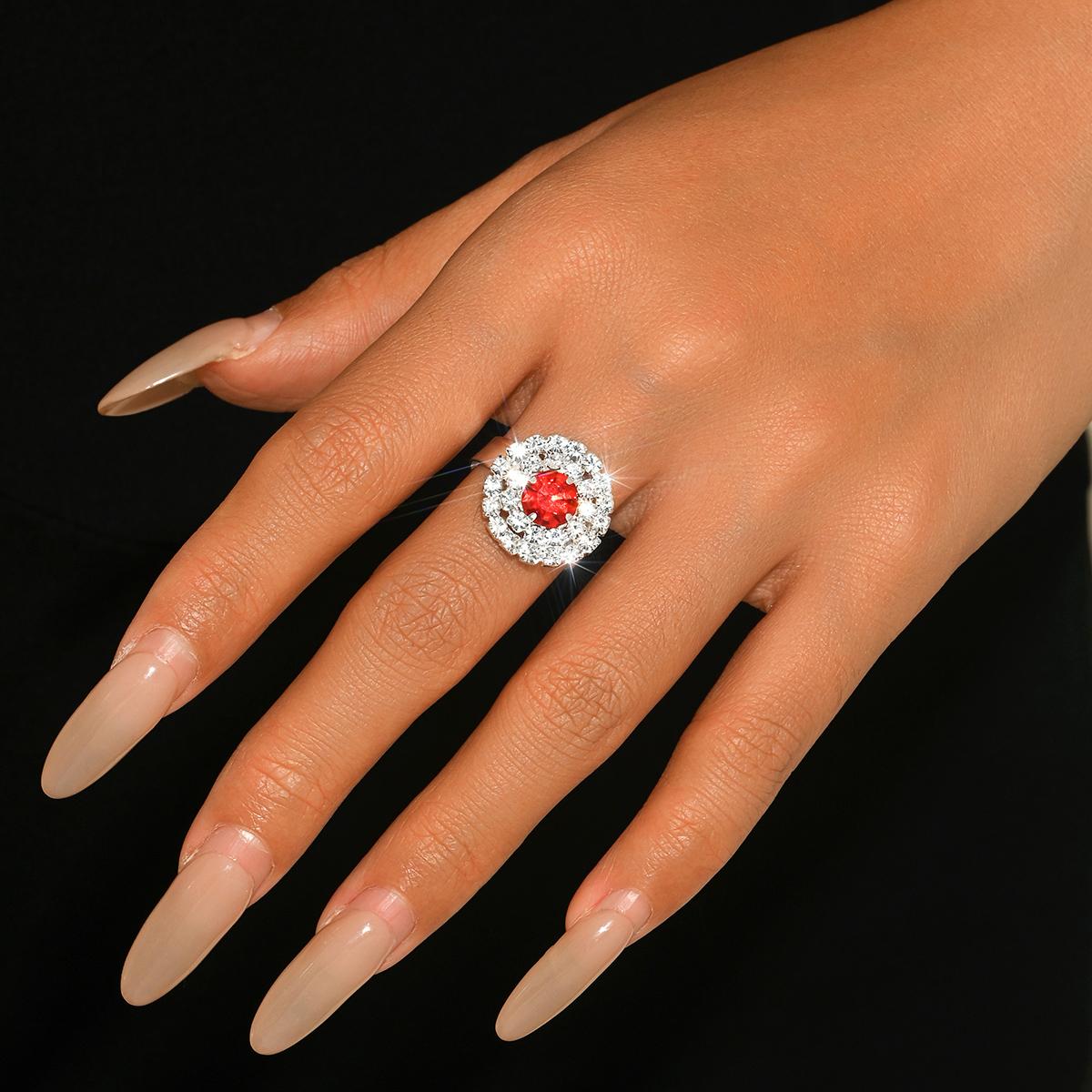 

Exquisite Korean Super Sparkling Pigeon Diamond Ring with Light Luxury and Personalized Design Sense