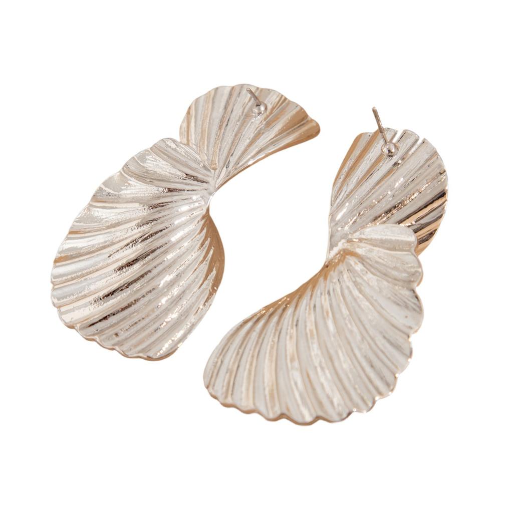 Unique Geometric Alloy Studs Earrings for Women Fashionable and Lightweight Jewelry Accessory for Everyday or Party Wear