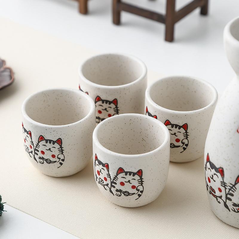 Ceramic Japanese Sake Set Lucky Cat Wine Pot Flagon with 4 Wine Cups Porcelain Tokkuri Bottle Soju Cup Microwave Safe