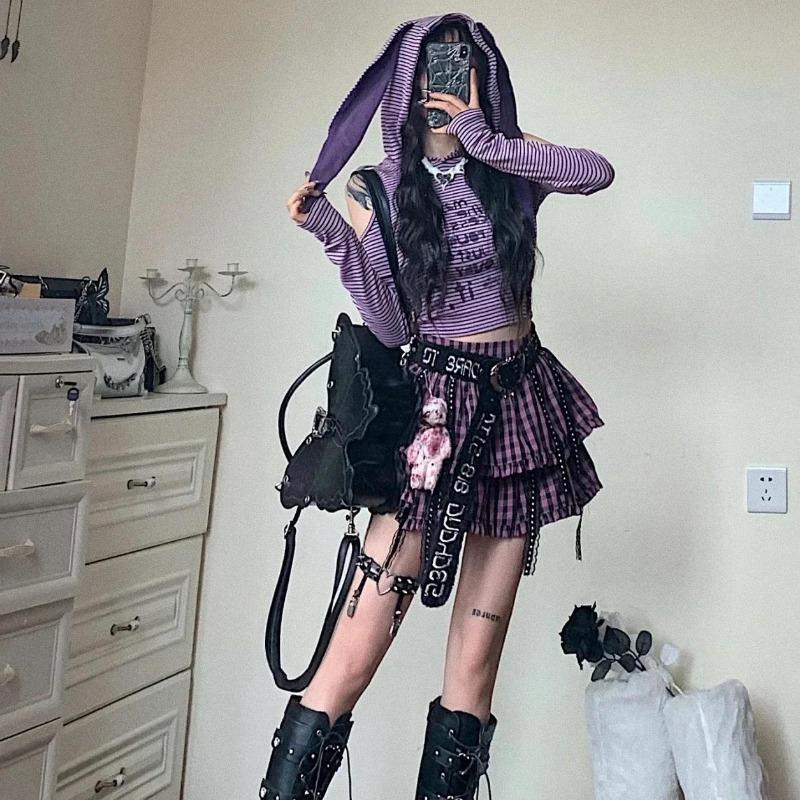 2KWEIRD Y2k Koszulki Crop z Graficznymi Uszami Królika Damskie Harajuku Kawaii Pasiaste Bluzy z Odkrytymi Ramionami Estetyczne Goth Urocze Lolita T-shirty