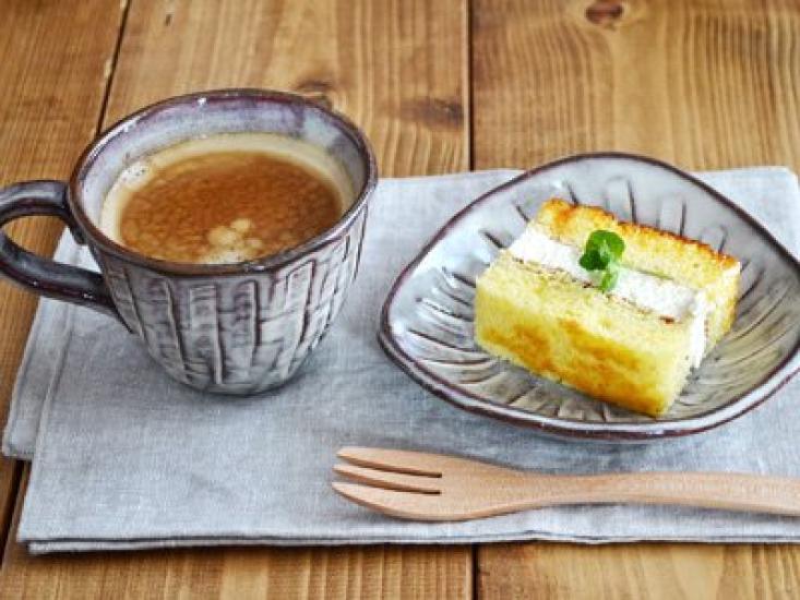 Servis Östjapansk stil handgjord triangulär tallrik Shinogi 13,8 cm Akayun-ugn