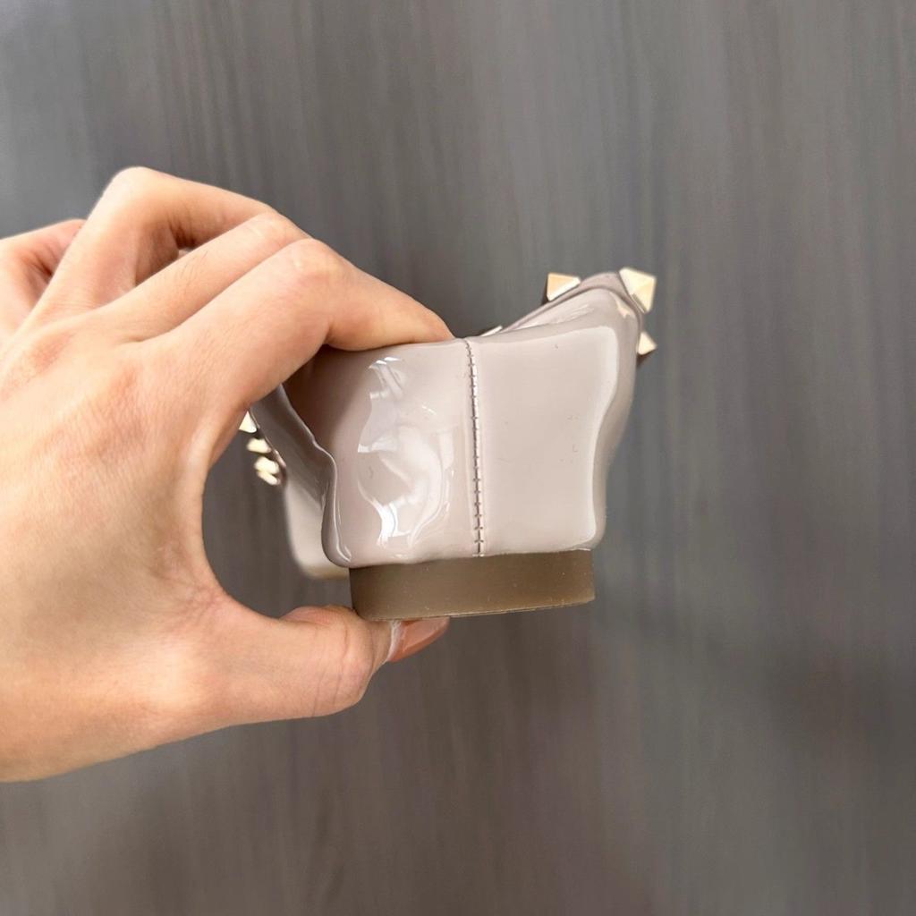 Rivets heightened pointed flat-soled single shoes shallow mouth new French temperament small fragrant shoes