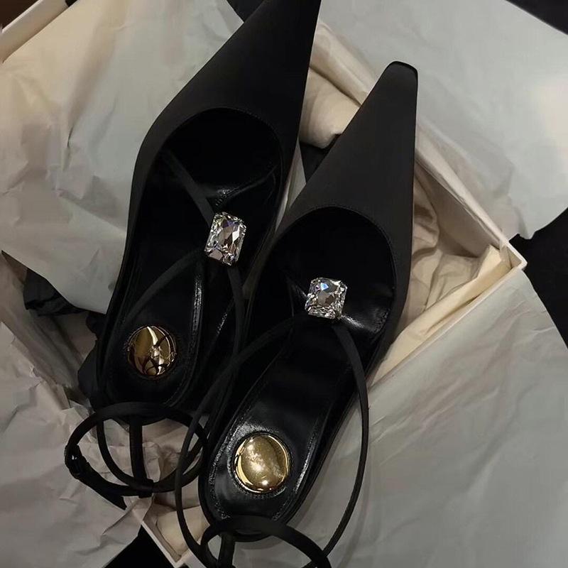 

Подиумные туфли на высоком каблуке со стразами, крестообразный ремешок, большой драгоценный камень, сексуальный острый носок, одно слово, с сумкой-головой, сандалии женские 40 чёрный