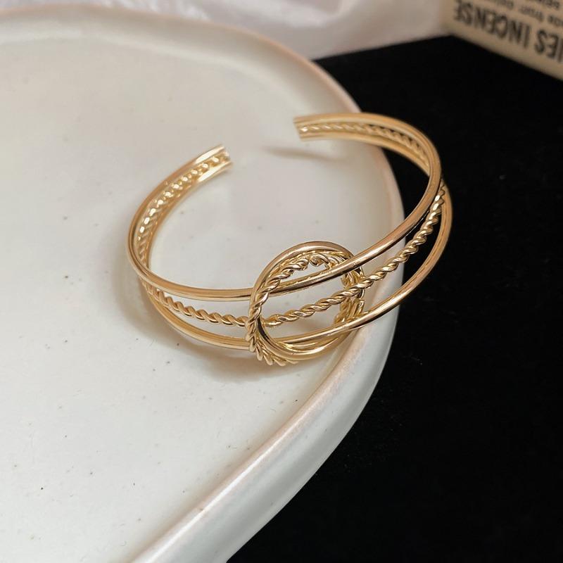 Irregular metal round twisted opening bracelet fashion niche design bracelet exaggerated personality jewelry high sense