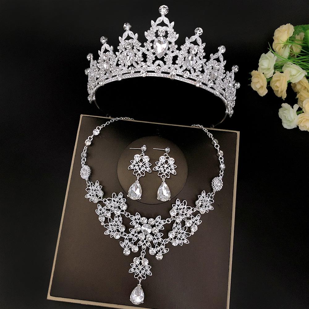 

Bridal Fashion Delicate Crown Necklace Earrings Three-piece Set 2026 15*5CM