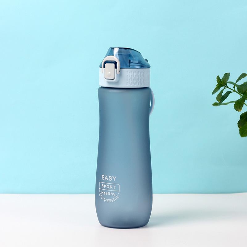 

Матовая космическая чашка емкостью 800 мл, чашка для воды большой емкости с ручкой, пружинная крышка с прямым горлышком, пластиковая чашка для воды, спорт на открытом воздухе 800ML светло-синий