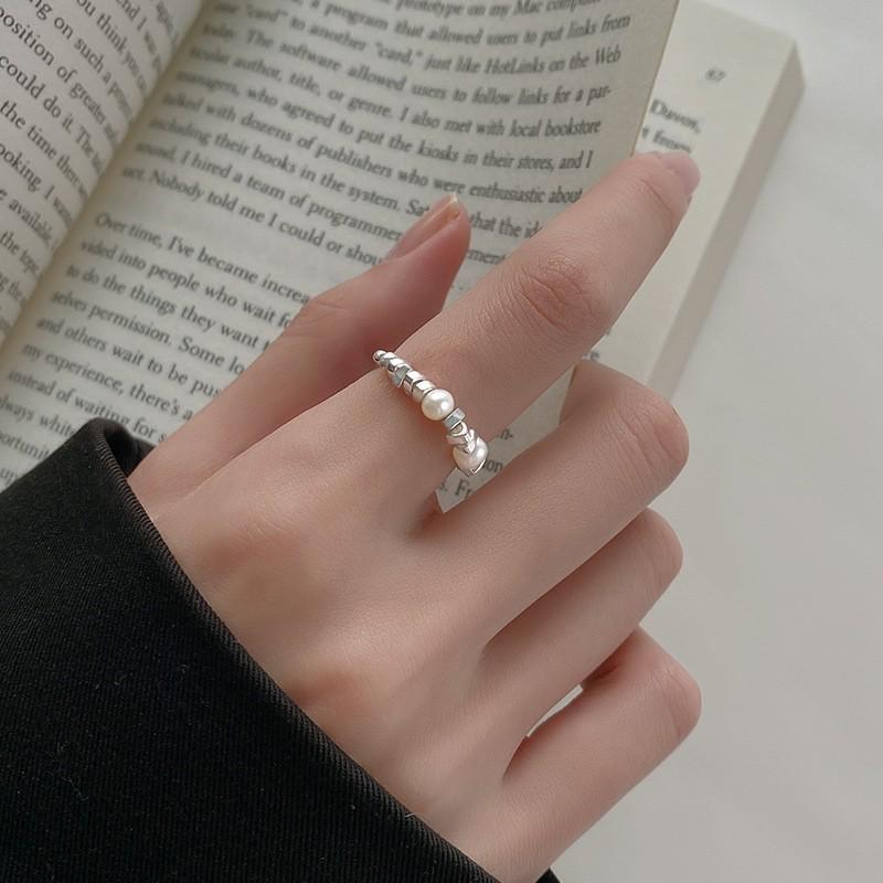 Elegant Women's Geometric Irregular Pearl Elastic Ring - Trendy New Style for Index Finger
