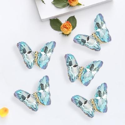 Designul unghiilor – Strasuri și decorațiuni pentru unghii