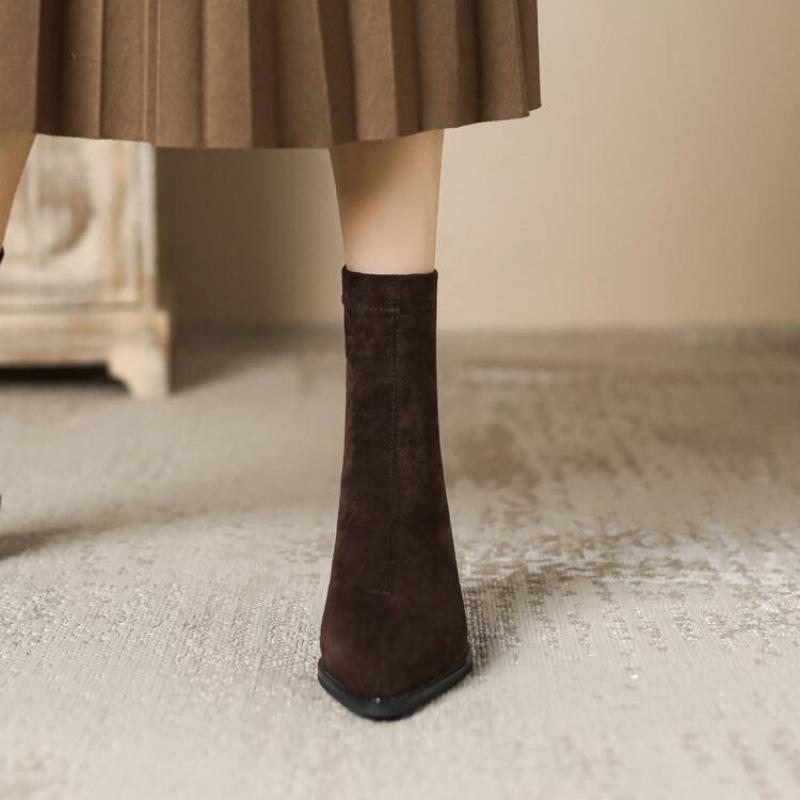 Autumn and winter pointed middle heel medium boots women's suede large size women's boots square heel comfortable Korean version of the new solid