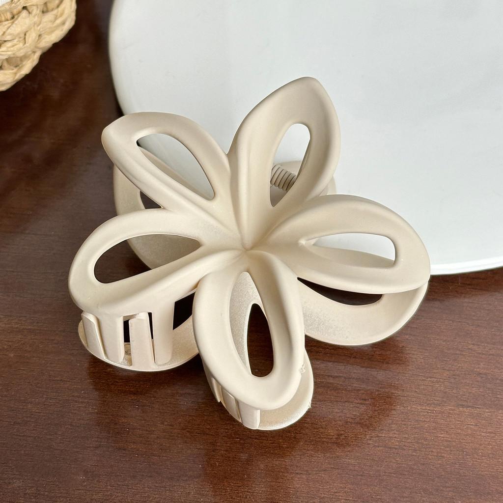 Versatile Egg Flower Hair Claw Clip In Multiple Colors For Effortless Styling And Fashion
