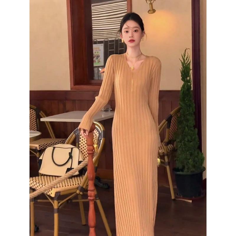 Temperament long dress autumn and winter new super good-looking and thin bottom with long-sleeved v-neck knitted dress